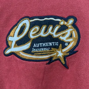 Vintage Levi's‎ Cropped Crew Neck Sweatshirt Red Women L Made in Saipan USA Logo thumbnail 2