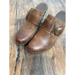 B.O.C. brown buckle clogs Size 7 thumbnail 5