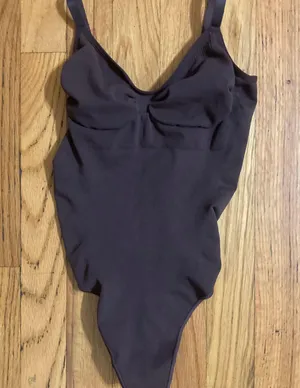 SKIMS LOW BACK Sculpting Bodysuit thumbnail 4