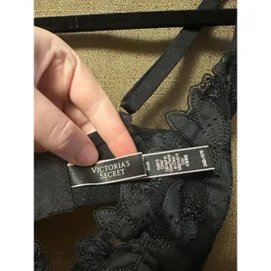 Victoria's Secret Lace Unlined Plunge Bra Black Size 34D thumbnail 4