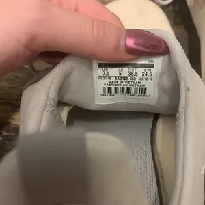 Nike Air Women’s‎ Sneakers Size 7.5 thumbnail 6