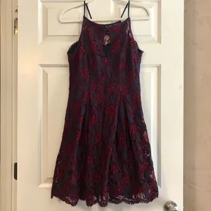Francesca’s Blue Red Floral Lace Women’s Sleeveless Dress Size Large thumbnail 4
