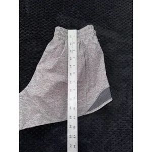 Lululemon Women's Hotty Hot Short II Heather Gray‎ Size 6 thumbnail 9