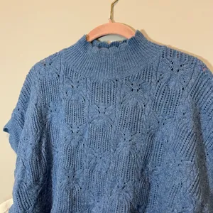 AnnieWear Los Angeles Blue‎ Pointelle Knit Poncho Scalloped Side Tie Sweater L thumbnail 2