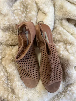 Steve Madden Blush Tan Perforated Block Heel Slingback Sandals thumbnail 2