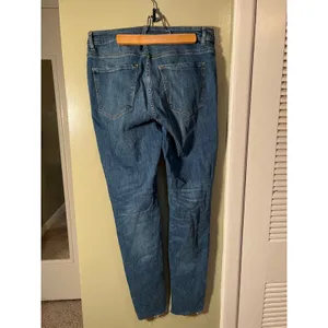 Divided H&M Women's Size 12 Skinny Jean Medium Wash Chewed Hem High Rise Stretch thumbnail 6