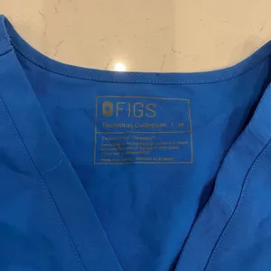 FIGS Scrub Set Casma top and HW Zamora Jogger Bottoms Royal Blue Medium Petite thumbnail 3