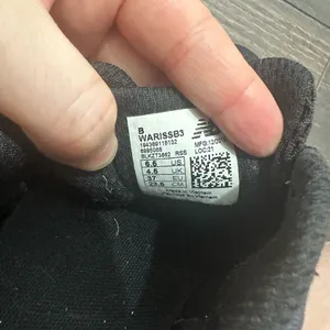 New Balance Women’s 6.5 Arishi V3 Black Sneakers thumbnail 5