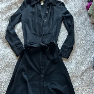 Elegant Black Button thumbnail 2