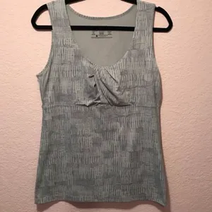 *30off3* NWOT. Patagonia Top. Excellent Condition!‎ thumbnail 3