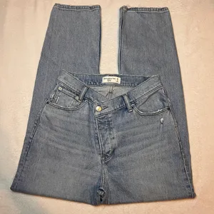 Abercrombie and Fitch criss-cross waist the dad high rise jeans thumbnail 3