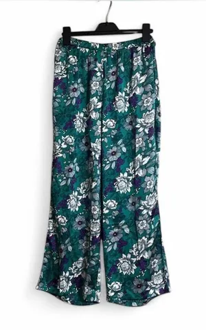 Adore Me Pajama Set Sz M Floral Satin Wide Leg Confort Loungewear Feminine thumbnail 4