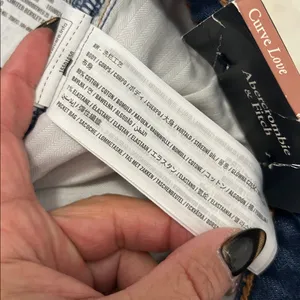 Abercrombie & Fitch Curve Love The 90’s High Rise Relaxed Jeans thumbnail 10