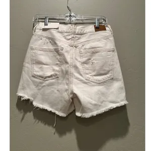 American Eagle 90s Boyfriend White Denim Shorts Distressed‎ Size 4 NWT thumbnail 2