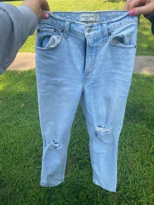 Abercrombie High-Rise Jeans thumbnail 1
