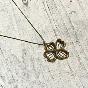 Avon vintage dogwood flower silver and gold tone pendant necklace thumbnail 5