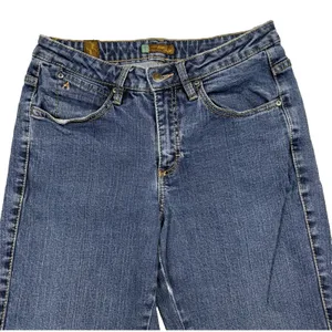 Aura by Wrangler Low Rise Jeans Instant Slimming Women Size 8 Short Boot Cut Leg thumbnail 3