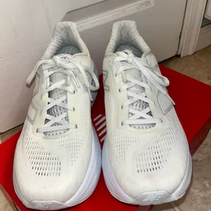 New balance, fresh foam X 1080 V14 women’s 8 White and Beige Newish in box thumbnail 3