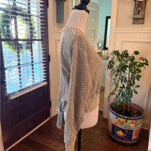 Abercrombie and Fitch NWOT Open-Back Tie-Bottom Sweatshirt thumbnail 5