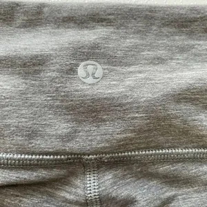 Lululemon Gray Cropped Leggings Size 10 Athleisure Activewear Yoga Pants thumbnail 4