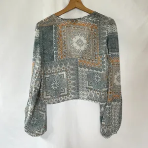 Rue21 flowy lightweight boho fairycore blue tie front top L long sleeved shirt‎ thumbnail 6