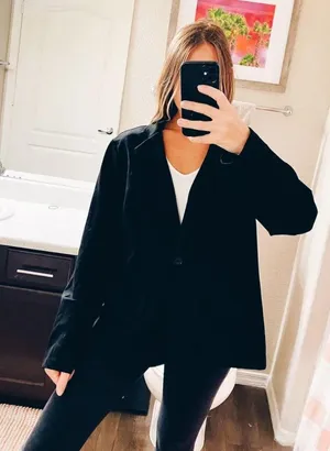 Black Blazer thumbnail 1
