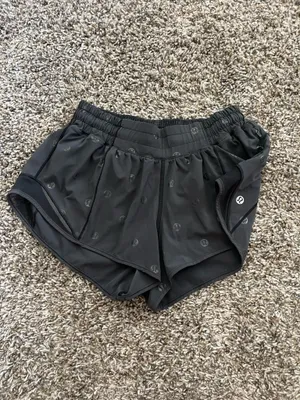 Black Retro Lululemon LR Hotty Hot 2.5" Shorts thumbnail 4