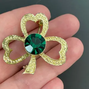 Vintage Gold Tone Shamrock Brooch Pin Green Rhinestone St. Patrick’s Day thumbnail 3