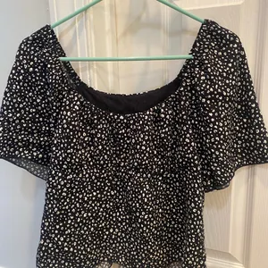 Urban Romantics Short‎ Sleeve Top NWOT thumbnail 1