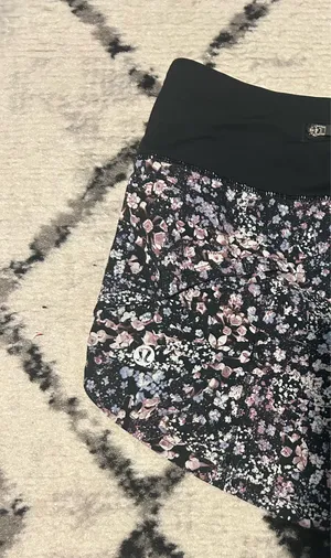 Lululemon Speed Up Shorts 2.5" Low-Rise thumbnail 3