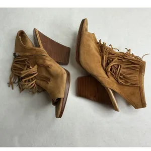 Vince Camuto Womens 9.5M Tan Suede Fringe Open Toe Wedge Ankle Booties thumbnail 4