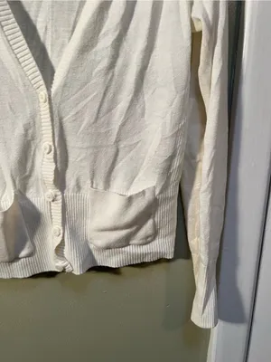 SO Women’s Size Large Cardigan Sweater Button Front V-Neck Cream White Pockets thumbnail 4