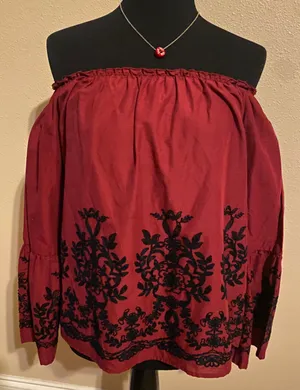 NWT Juniors Burgundy Off The Shoulder Top M thumbnail 1
