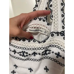 Abercrombie & Fitch White Cropped Tank with Black thumbnail 6