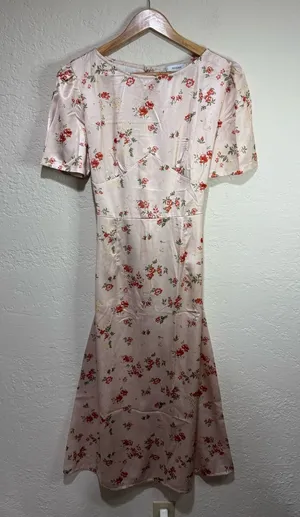 Rhoas Pink Satin Floral Short Sleeve Midi Dress - Size Medium thumbnail 1
