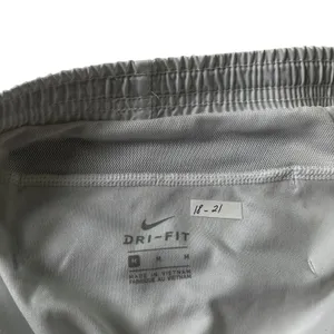 Nike White Athletic Sporty Shorts Women's Size Medium | 18-21 thumbnail 4