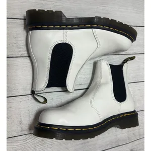Dr Martens 2976 White Leather Chelsea Boot Women Yellow Stitch 26228100 SZ 6 thumbnail 7