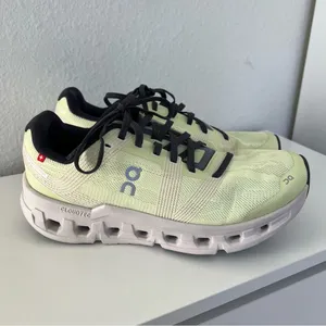 On Running Cloudgo Sneakers Running Shoes Sneakers in Hay / Sand Yellow thumbnail 2