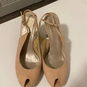 Isaac Mizrahi tan peep toe‎ heels — size 9.5 thumbnail 2