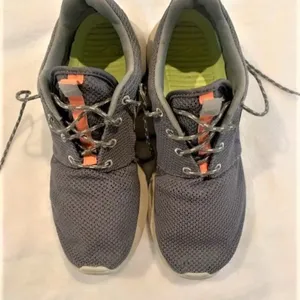 Women’s Nike‎ Roshe One Trainers size 10 in grey thumbnail 3