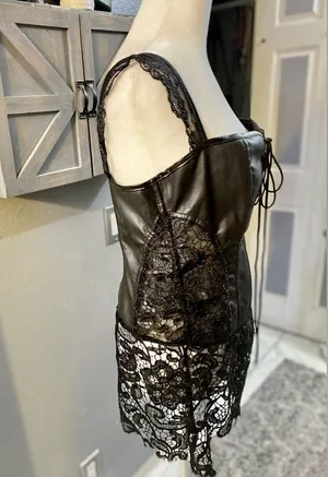 NWOT Faux Leather Black Corset w/ Lace at the Bottom & Shoulder Straps Size:2XL thumbnail 4