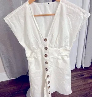 In good condition small mini dress. No flaws noted. thumbnail 2