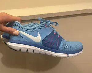 Sneakers thumbnail 1