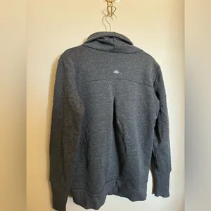 Alo Yoga Haze funnel neck Sweatshirt size medium‎ in grey thumbnail 6