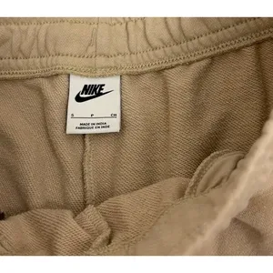 Nike Sportswear Club Fleece Mid Rise Joggers Beige Tan Sweatpants Small thumbnail 4