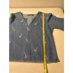 Vintage Agapo Womens Denim Shirt Size XL Embroidered Flowers Boho Cottage Top thumbnail 8