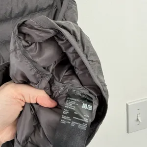 Uniqlo Grey Puffer Down Vest Packable‎ Travel Full Zip Nylon Womens XS thumbnail 5