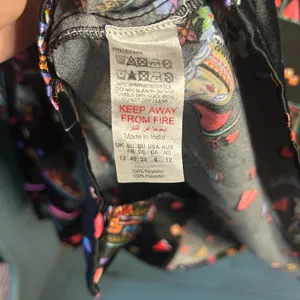 Nasty Gal Black Shirt with Colorful Queen of Hearts Accents PJ Shirt - Size 8 thumbnail 5