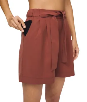 Lululemon Shorts Noir 5.5” Short Size 4 NWT thumbnail 1