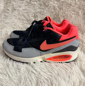 Nike Air Max ST International Women’s Size 7.5 Running Shoes #705003-003 thumbnail 3